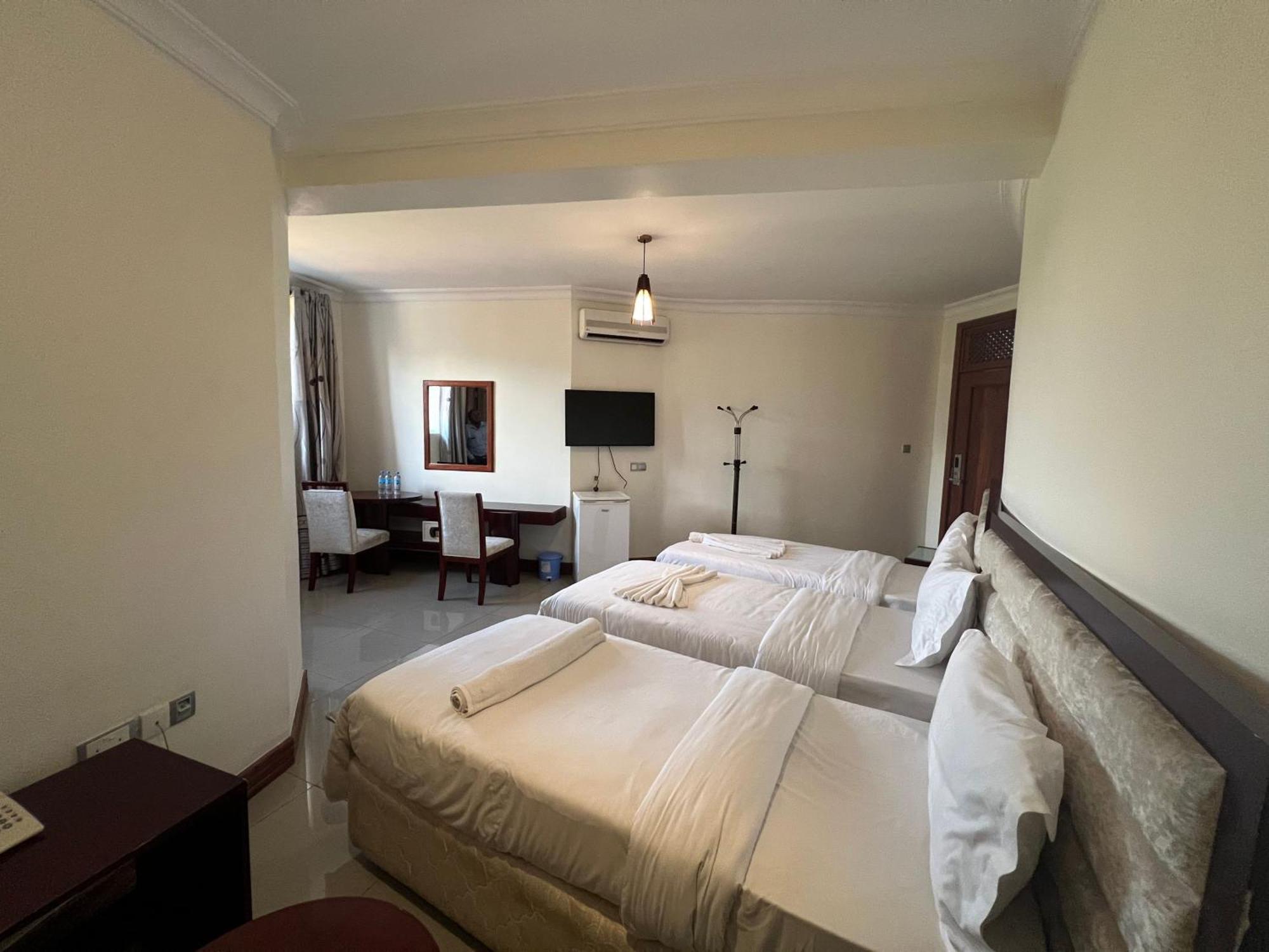 Nejobugg Palace Hotel Nkoanrua Экстерьер фото